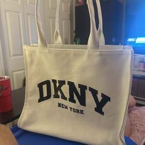 Hadlee Large Tote – DKNY